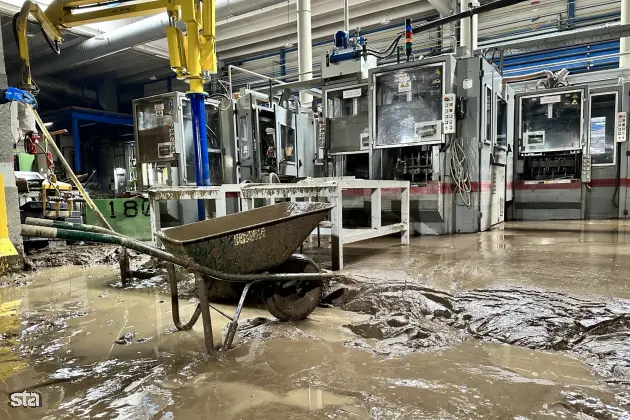 Žerjav, podjetje Tab. Poplava v proizvodnih prostorih Taba. Foto: STA Arhiv STA